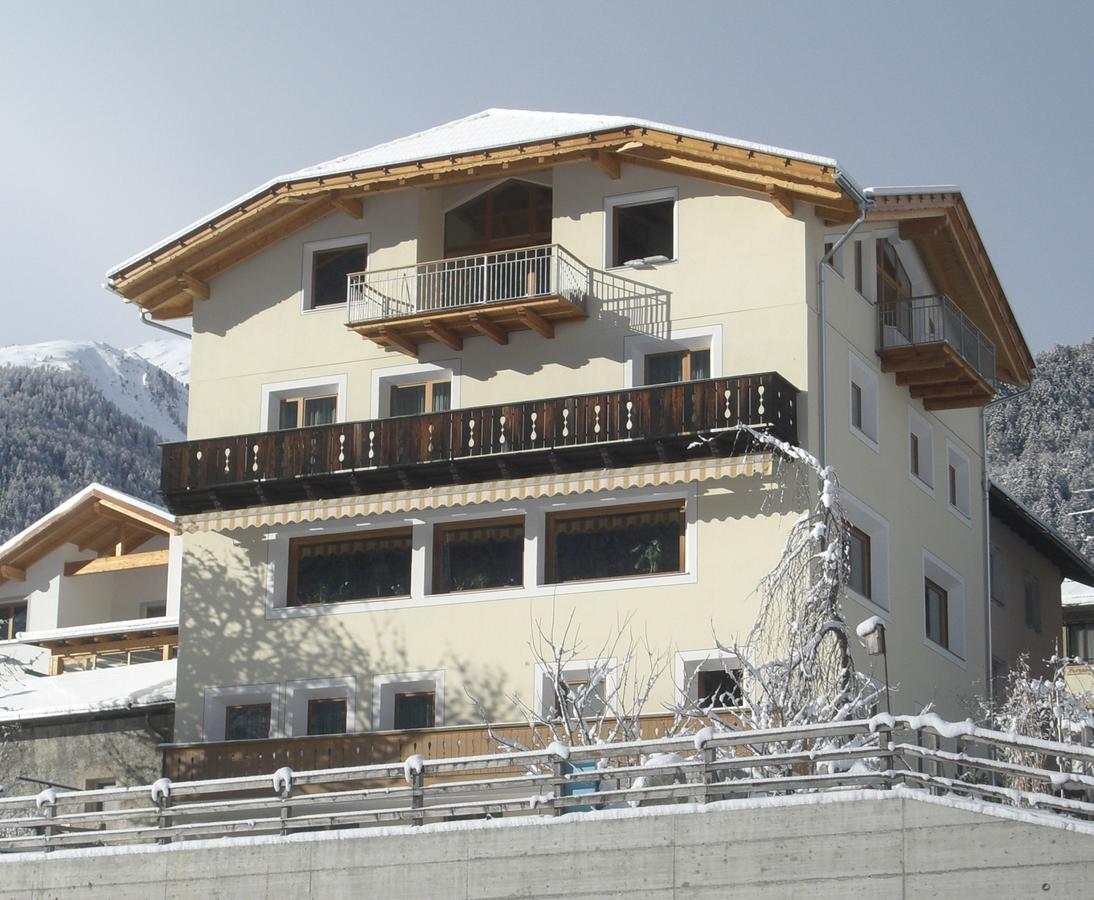 Hotel Chavalatsch Tubre Kültér fotó